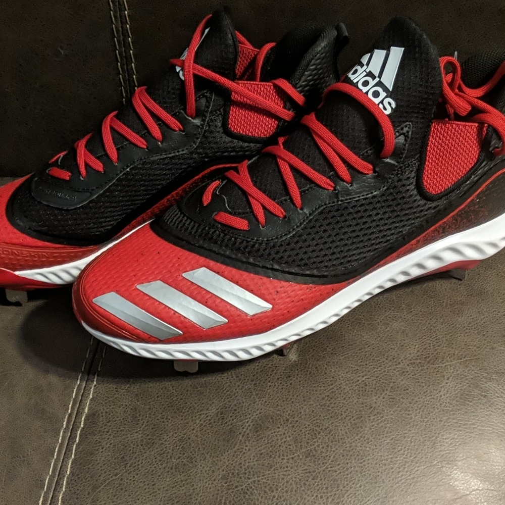 NEW Adidas Icon V Bounce Cleats
